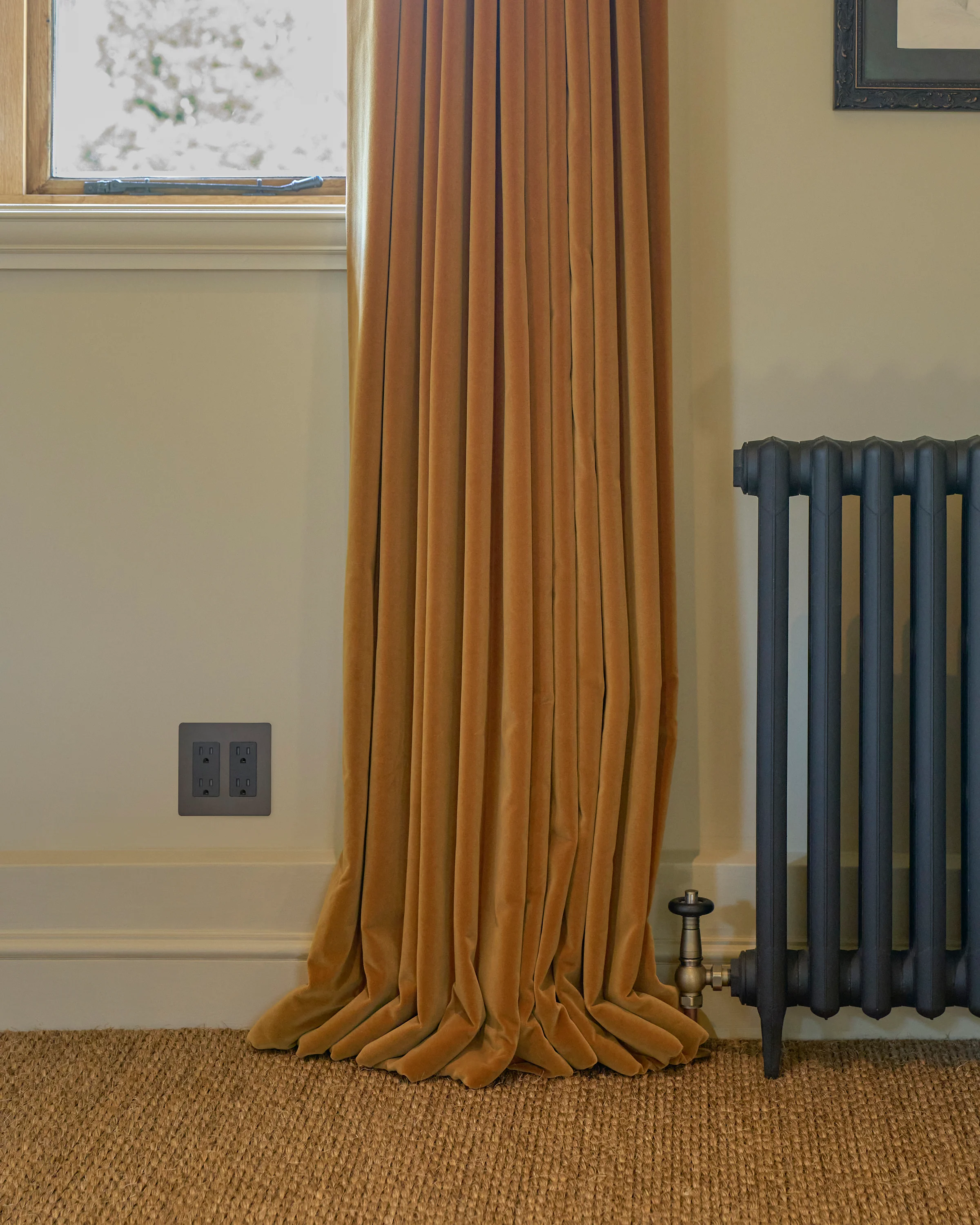 Kew 2G Outlet - Bronze Black - Image 4