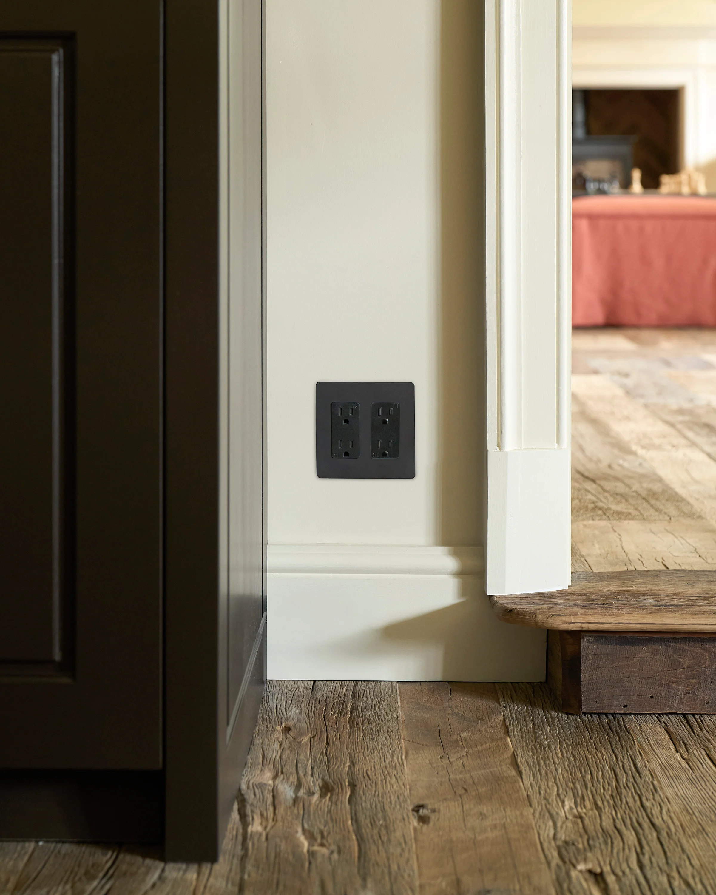Kew 2G Outlet - Bronze Black - Image 8