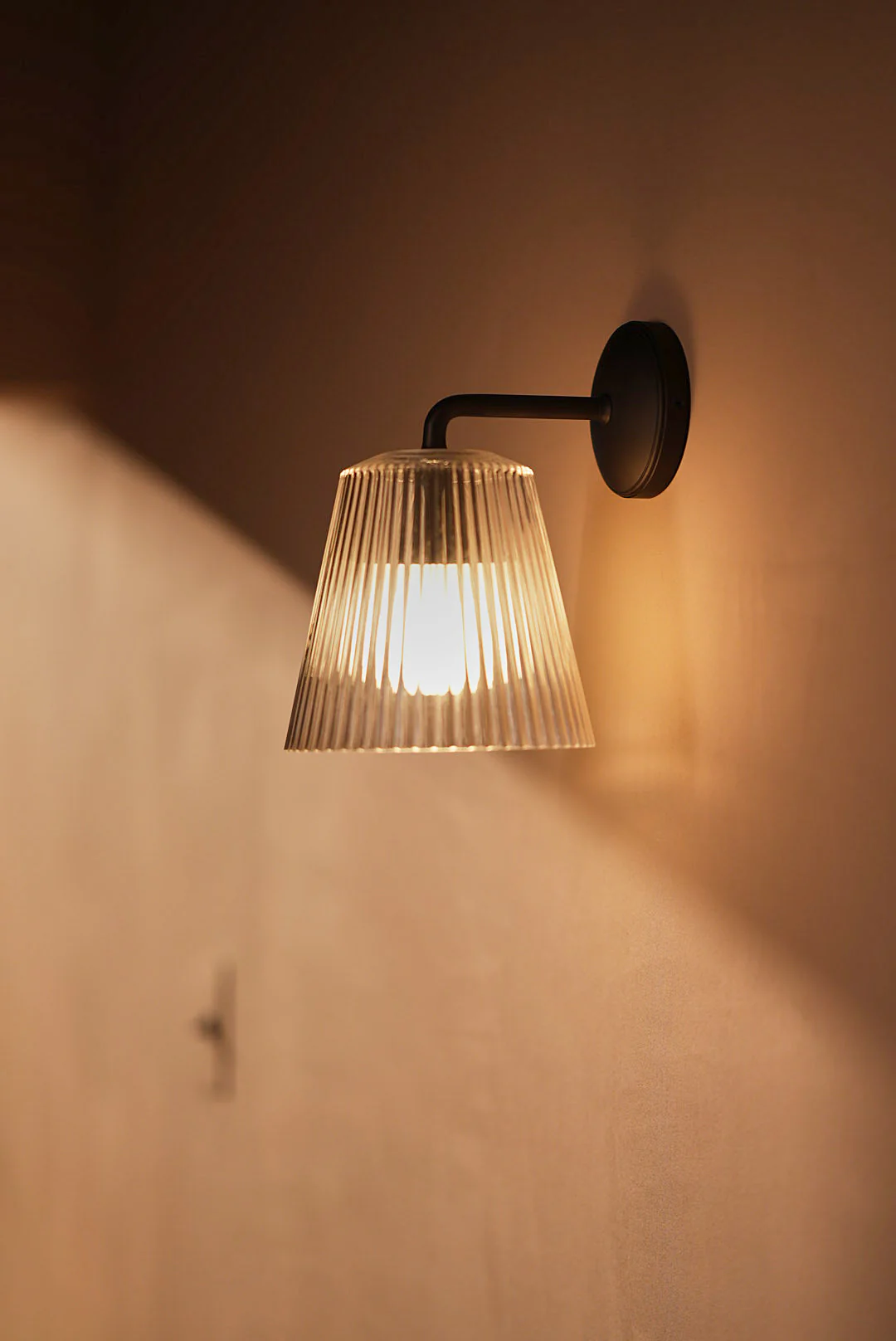 Richmond Large Wall Light Fluted Glass - Bronze - Image 3